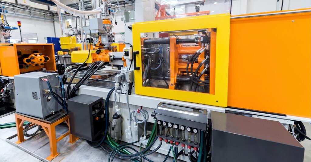 a machine that makes custom plastic injection molding